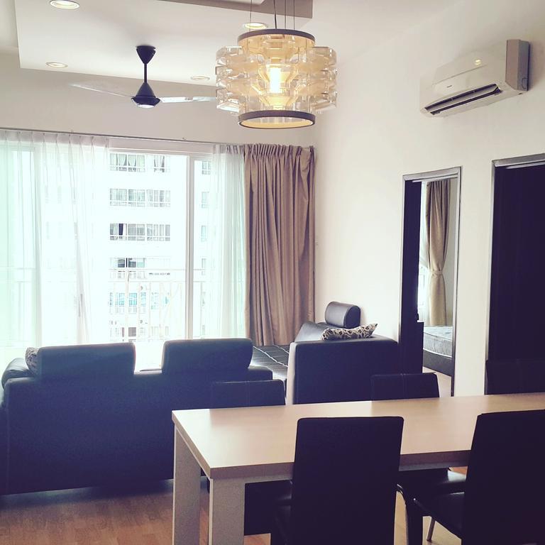 Abu Homestay @ 1borneo Condominium Tower B