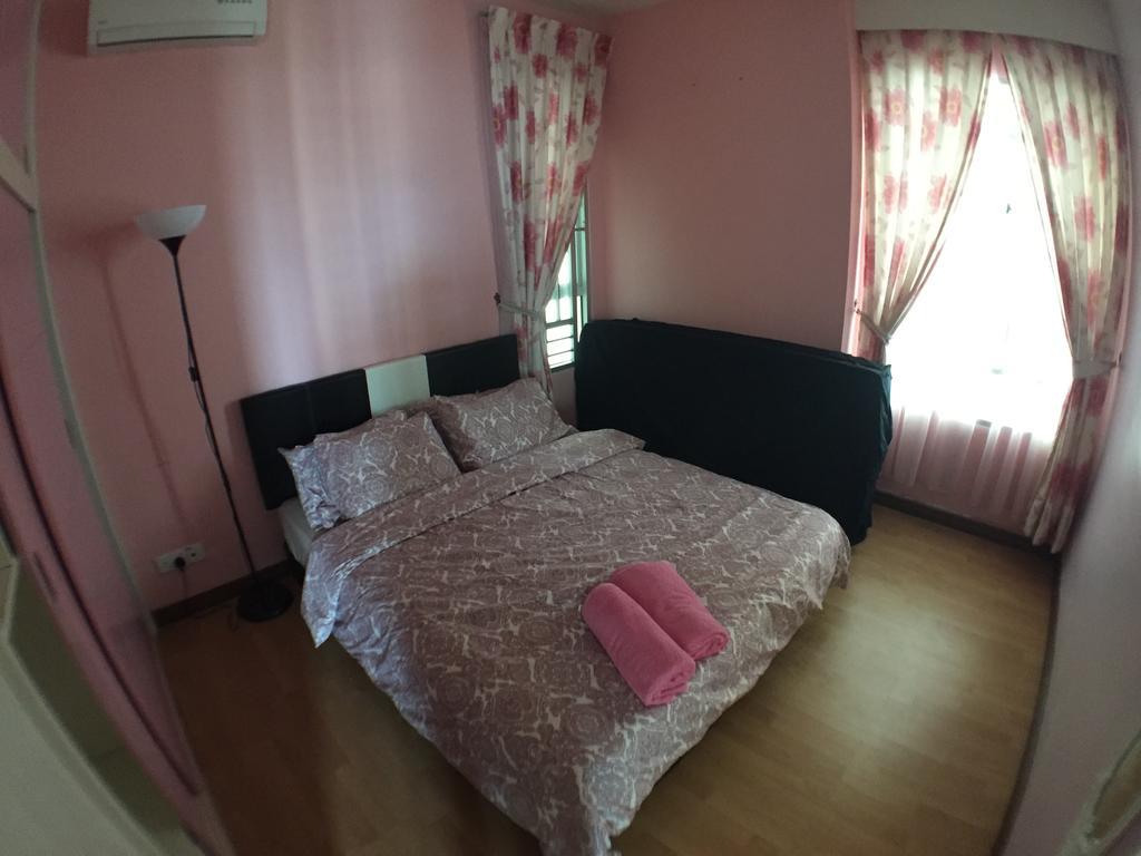 Abu Homestay @ 1borneo Condominium Tower B Apartment